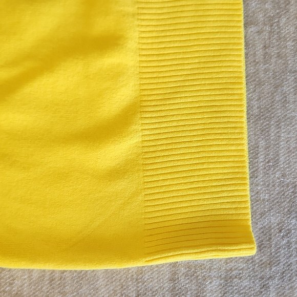 Soft French Connection Yellow Sweater 💎 - Picture 2 of 3